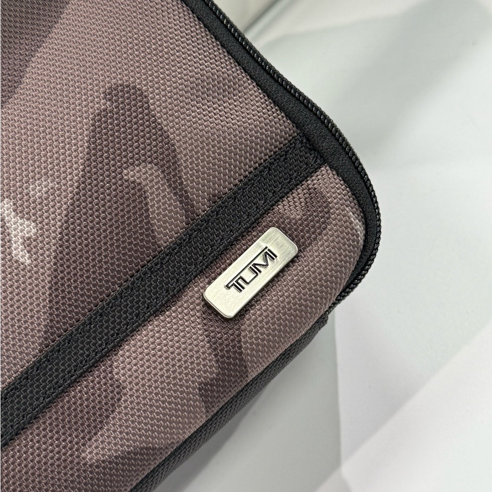 (new+tag) Tumi rare camo travel kit top handle (unisex) - Picture 2 of 11